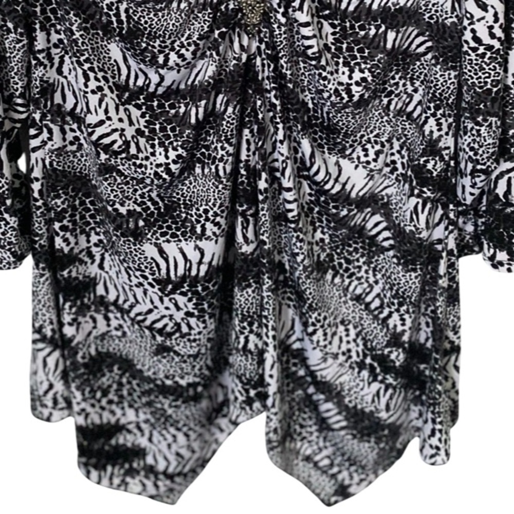 Purple Rain Women's Plus Size Black and White Ruched Front Blouse NWT Size 2X - Picture 6 of 9